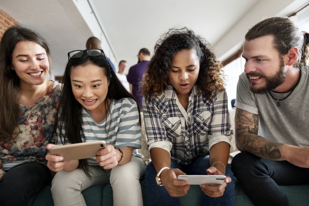 Group of diverse friends looking at their stats of the Earkick anxiety tracker