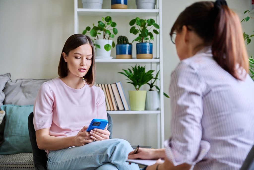 Woman patient sharing the insights and data with therapist to show how AI helps mental health