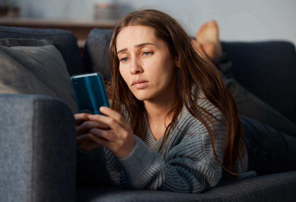 How to stop overthinking after being cheated on: She cant stop checking.