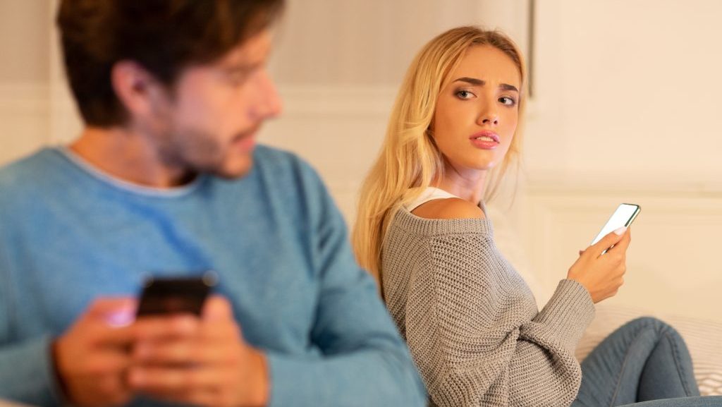 Trust Issues in a Relationship: Causes, Signs, and How to Rebuild