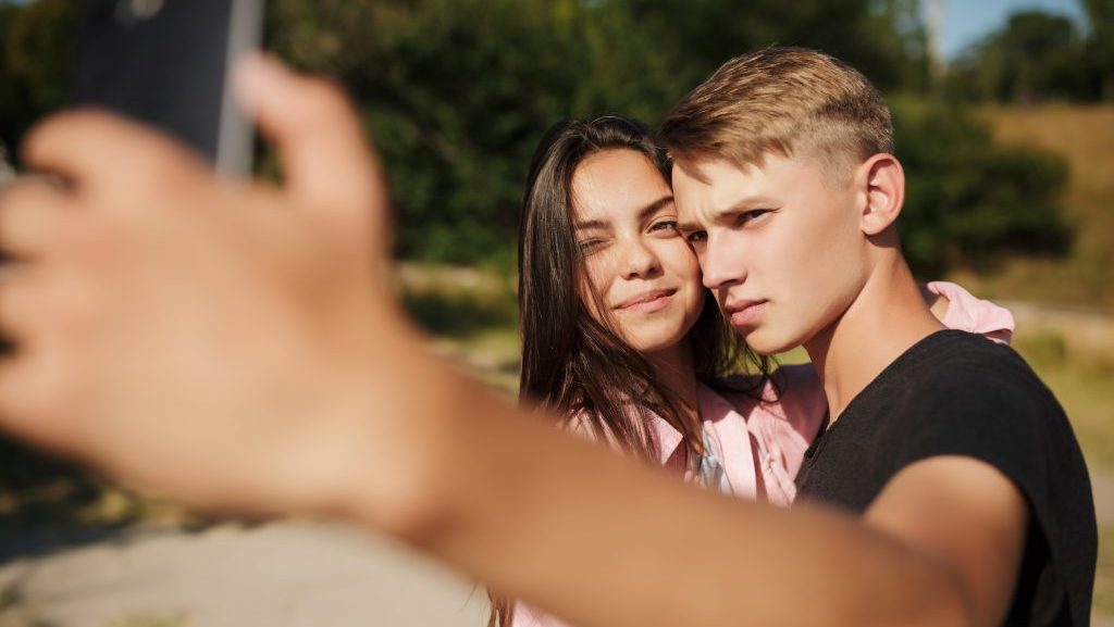 Dating Someone With BPD: 9 Myths That Wreck Love